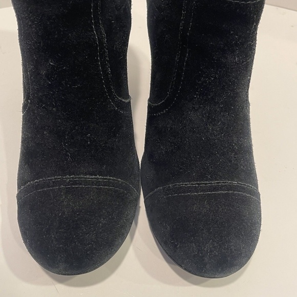 Tory Burch Adrienne Chelsea Boots 7.5 Gold Buckle Black Suede Leather Wedge Heel - Picture 9 of 12